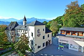 Weiherburg beim Alpenzoo Innsbruck