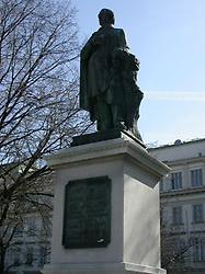 Denkmal Ressels auf dem Karlsplatz