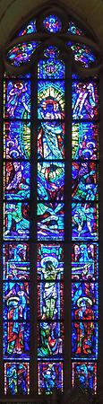 Glasfenster hintern Altar Mitte