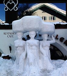 Figurengruppe auf dem Seefelder Schneefest