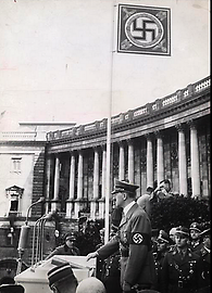 Hitler sricht am Heldenplatz Hitler sricht am Heldenplatz