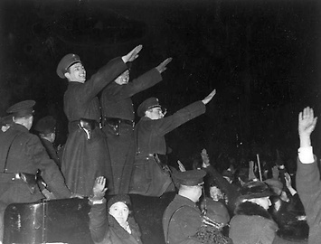 Freude bei der längst von Nazis unterwanderten Polizei Freude bei der längst von Nazis unterwanderten Polizei