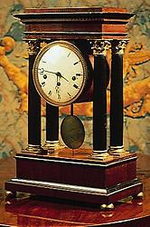 Biedermeier: Kommodenuhr Biedermeier: Kommodenuhr