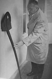 Leopold Schmidt. Foto, 1960., © Copyright Österreichisches Museum für Volkskunde, Wien, Foto Klaus Beitl, für AEIOU.