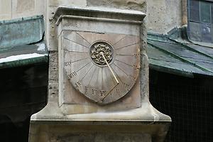 Sonnenuhr am Stephansdom (1451) Sonnenuhr am Stephansdom (1451)