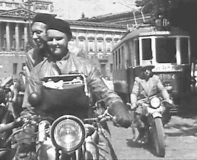Wien, 1933 Start zur Indienfahrt, Beifahrer H. Tichy, © Reisch - Orient-Archiv