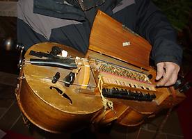 Drehleier-Pionier Eberhard Kummer Drehleier-Pionier Eberhard Kummer