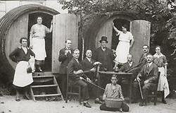 Weinlokal in großem Fass Weinlokal in großem Fass