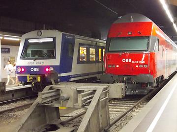 Rechts Steuerwagen des Doppelstock-Wendezugs Rechts Steuerwagen des Doppelstock-Wendezugs