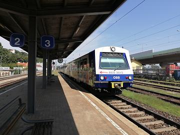 Bahnhof Nußdorf. Bahnsteig 3. Triebwagengarnitur Bahnhof Nußdorf. Bahnsteig 3. Triebwagengarnitur