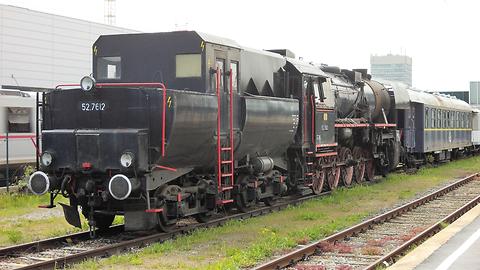 Dampflok 52.7612 Tender mit Abteil für Zugsbegleiter Bhf. Heiligenstadt (28. April 2016) Dampflok 52.7612 Tender mit Abteil für Zugsbegleiter Bhf. Heiligenstadt (28. April 2016)