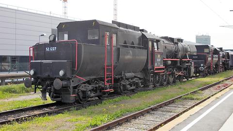 Dampfloks 52.1227 und 52.7612 Bhf. Heiligenstadt (28. April 2016) Dampfloks 52.1227 und 52.7612 Bhf. Heiligenstadt (28. April 2016)