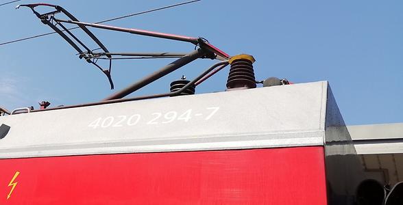 Stromabnehmer am Triebwagen Stromabnehmer am Triebwagen