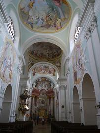 Langhaus der Basilika Klein-Mariazell. Bemerkenswerte Ausgestaltung mittels Fresken von Bergl Langhaus der Basilika Klein-Mariazell. Bemerkenswerte Ausgestaltung mittels Fresken von Bergl