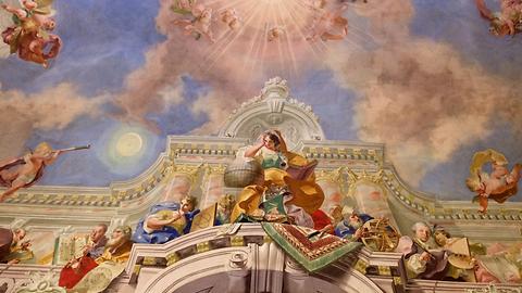 Teil des Deckenfresko im Bibliothekssaal des ehemaligen Zisterzienserstiftes Neukloster in Wiener Neustadt, nach 1774. Teil des Deckenfresko im Bibliothekssaal des ehemaligen Zisterzienserstiftes Neukloster in Wiener Neustadt, nach 1774.