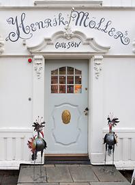 Eingang zum Geschäftshaus 1 Eingang zum Geschäftshaus 1