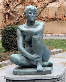 Plastik im Hof des Angell Hus Plastik im Hof des Angell Hus