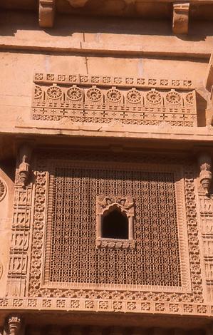 Finely sculptured decor Finely sculptured decor