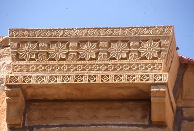 Finely sculptured decor Finely sculptured decor