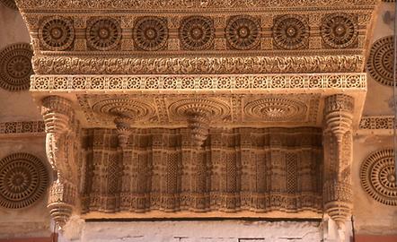 Finely sculptured decor Finely sculptured decor