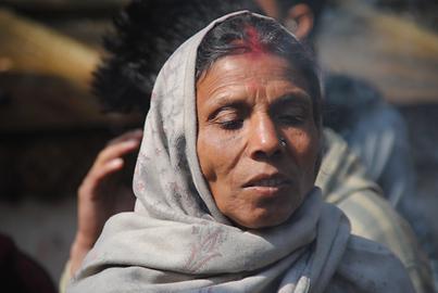 Married women are recognized by the fact that they retrace their apex with red colour Married women are recognized by the fact that they retrace their apex with red colour