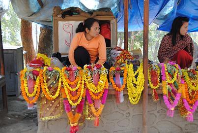 The simplest of all the gifts are flower garlands (skr. Mala), which are offered freshly on the way to the temple at many stands The simplest of all the gifts are flower garlands (skr. Mala), which are offered freshly on the way to the temple at many stands