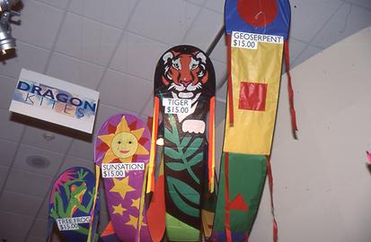 The principle of hovering by buoyancy The principle of hovering by buoyancy