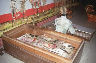 The figures are kept in large boxes, always within easy reach The figures are kept in large boxes, always within easy reach