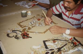 The figures are painted in a separate work step The figures are painted in a separate work step