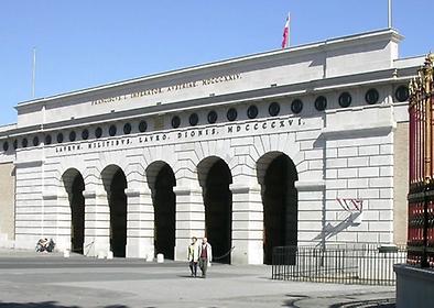 Burgtor ringseitig - Mit Klick vergrößern © P. Diem Burgtor ringseitig - Mit Klick vergrößern © P. Diem