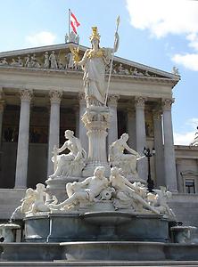 Der Pallas Athene-Brunnen Der Pallas Athene-Brunnen