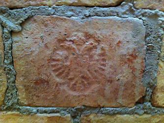 Ziegel mit Doppeladler Ziegel mit Doppeladler