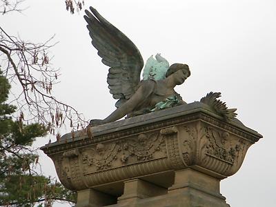 Die Begräbnisstätte berühmter Tschechen wie z.B. Alfons Mucha (mit Klick vergrößern!) © P. Diem Die Begräbnisstätte berühmter Tschechen wie z.B. Alfons Mucha (mit Klick vergrößern!) © P. Diem